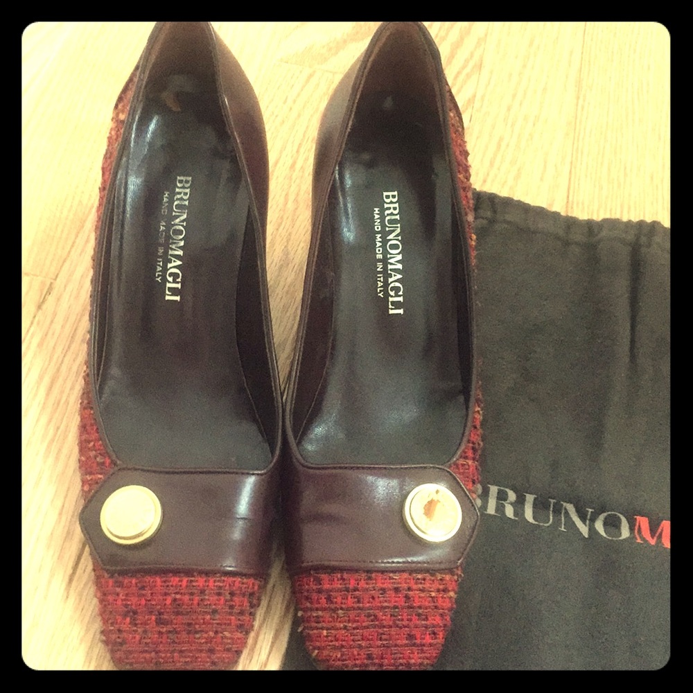 Rare tweed Bruno Magli heels pumps
